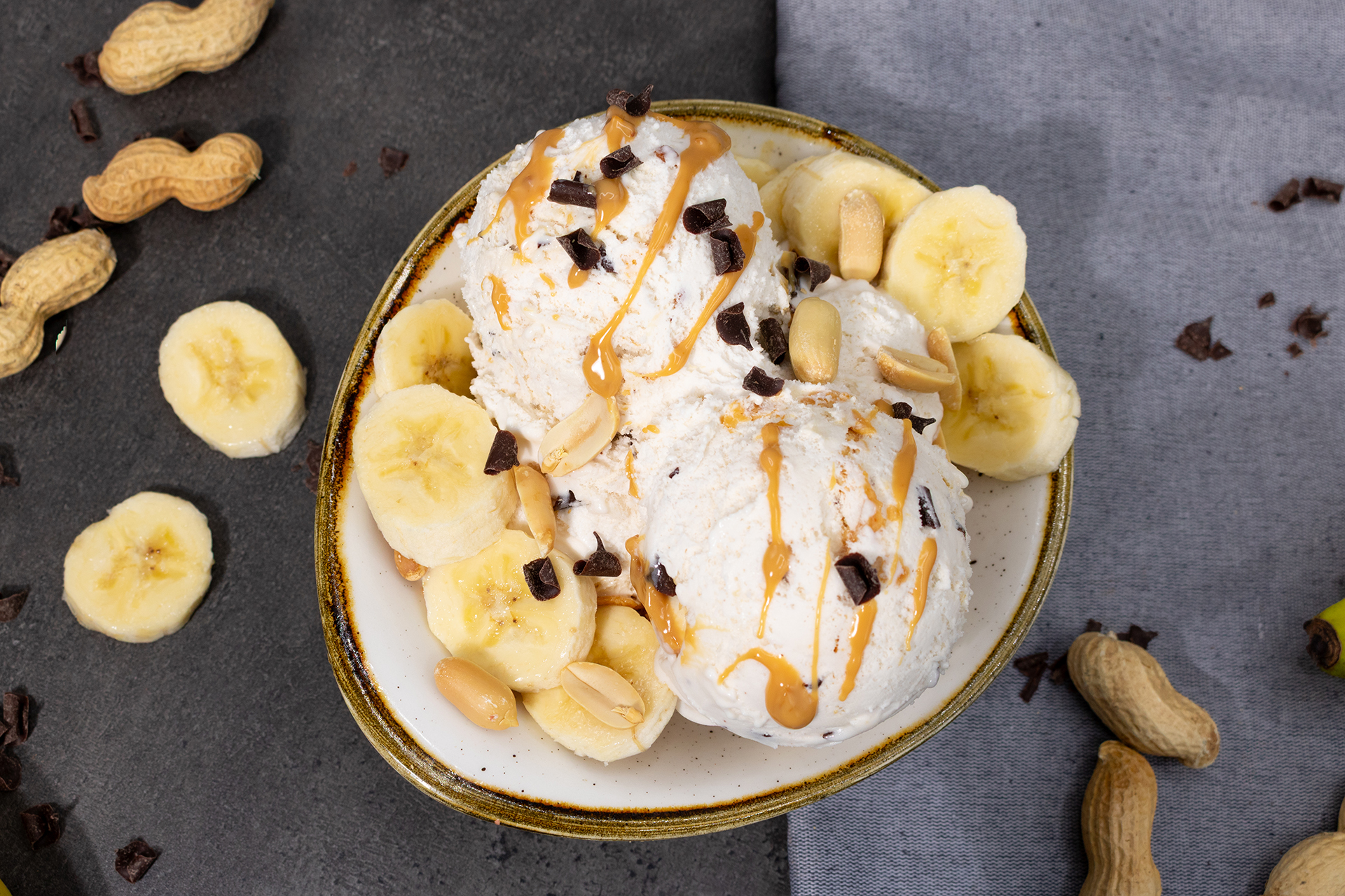 Gelamor_Eissorten_Bananeneis_Erdnusseis